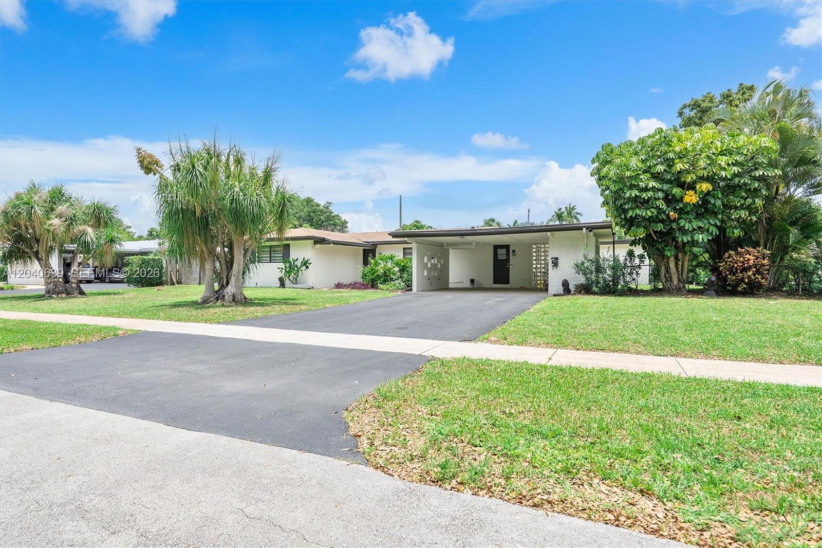 885 Azalea Ct, Plantation FL 33317