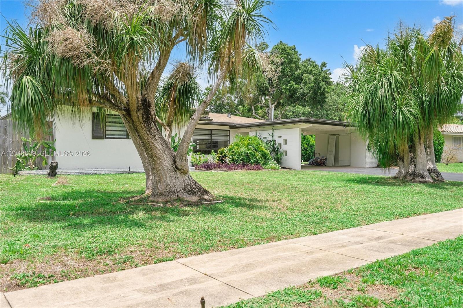 885 Azalea Ct, Plantation FL 33317 photo 5