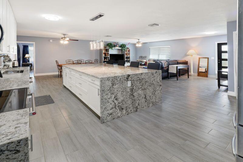 615 NE 15th Place, Boynton Beach FL 33435 photo 4