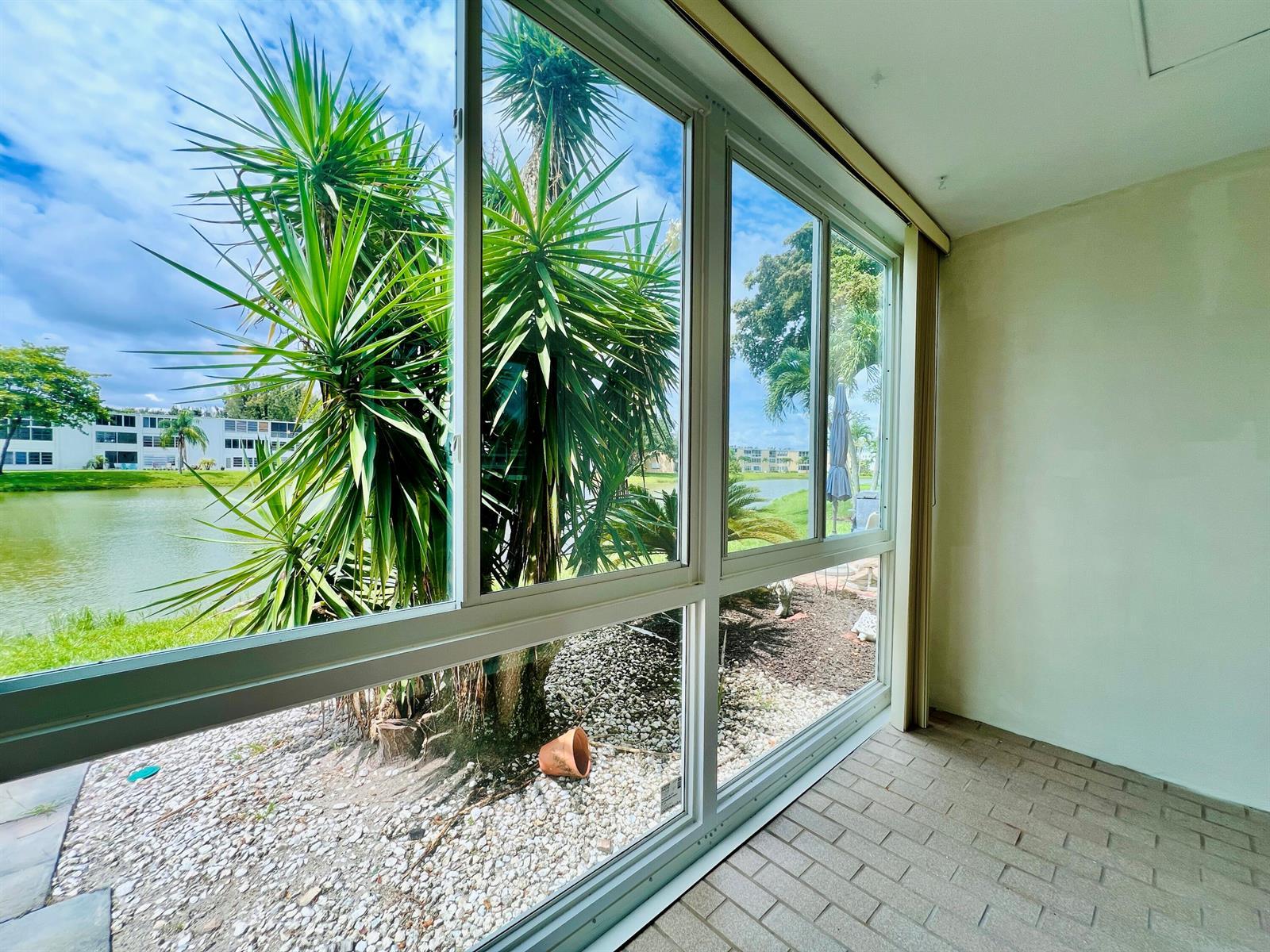 107 Wellington D, West Palm Beach FL 33417 photo 2