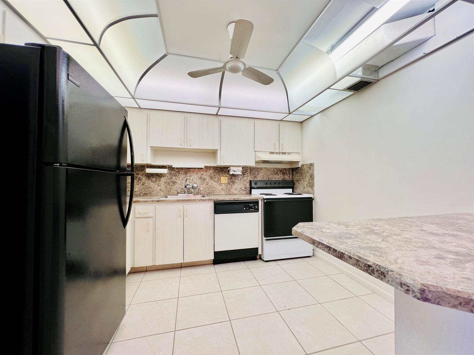 107 Wellington D, West Palm Beach FL 33417 photo 4