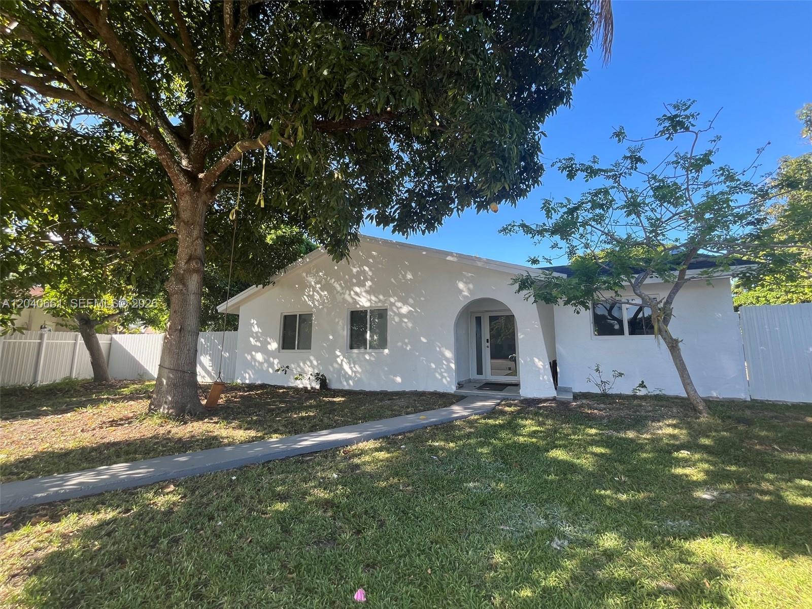 16805 SW 109th Ct, Miami FL 33157 photo 2