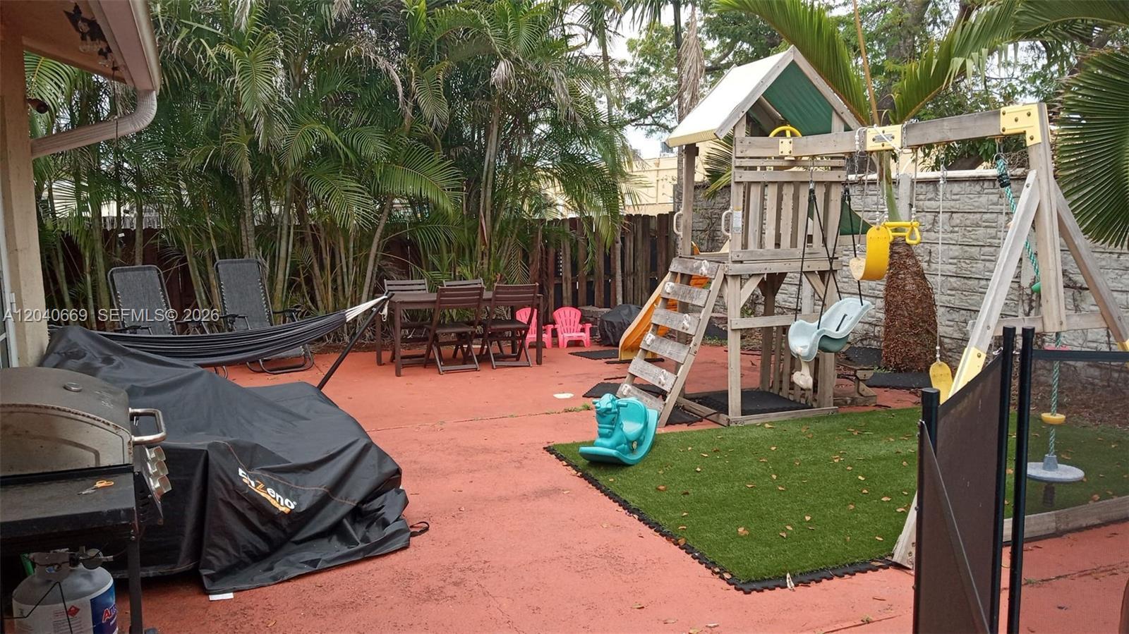 6645 Franklin St, Hollywood FL 33024 photo 4