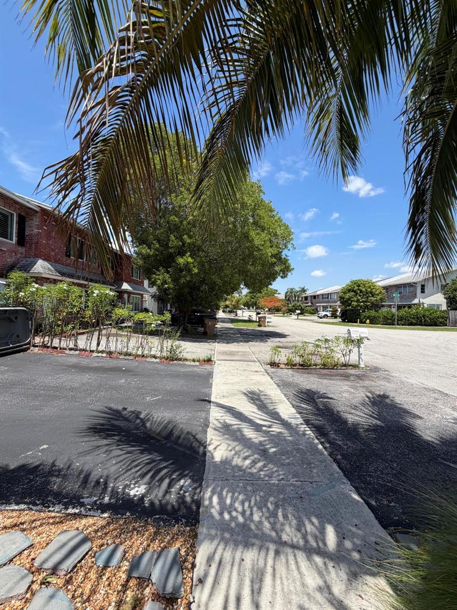 806 NW 41st Court, Deerfield Beach FL 33064 photo 4