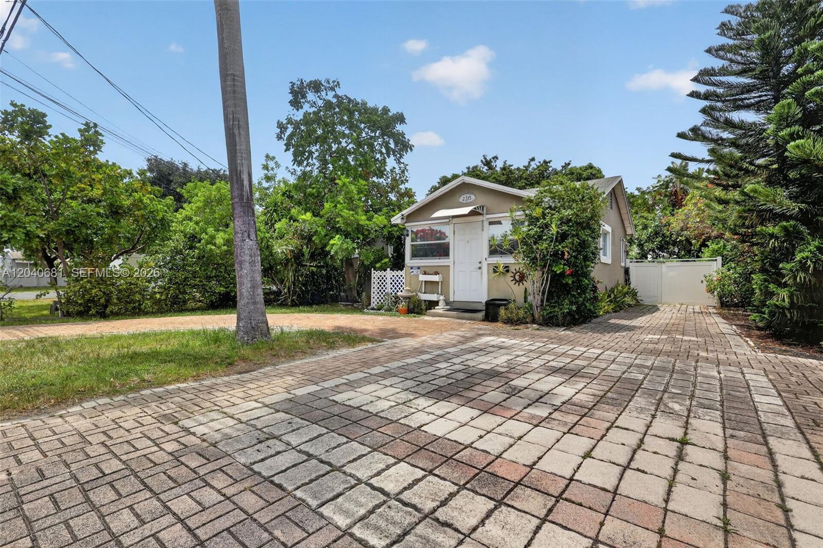 2315 Johnson St, Hollywood FL 33020 photo 3