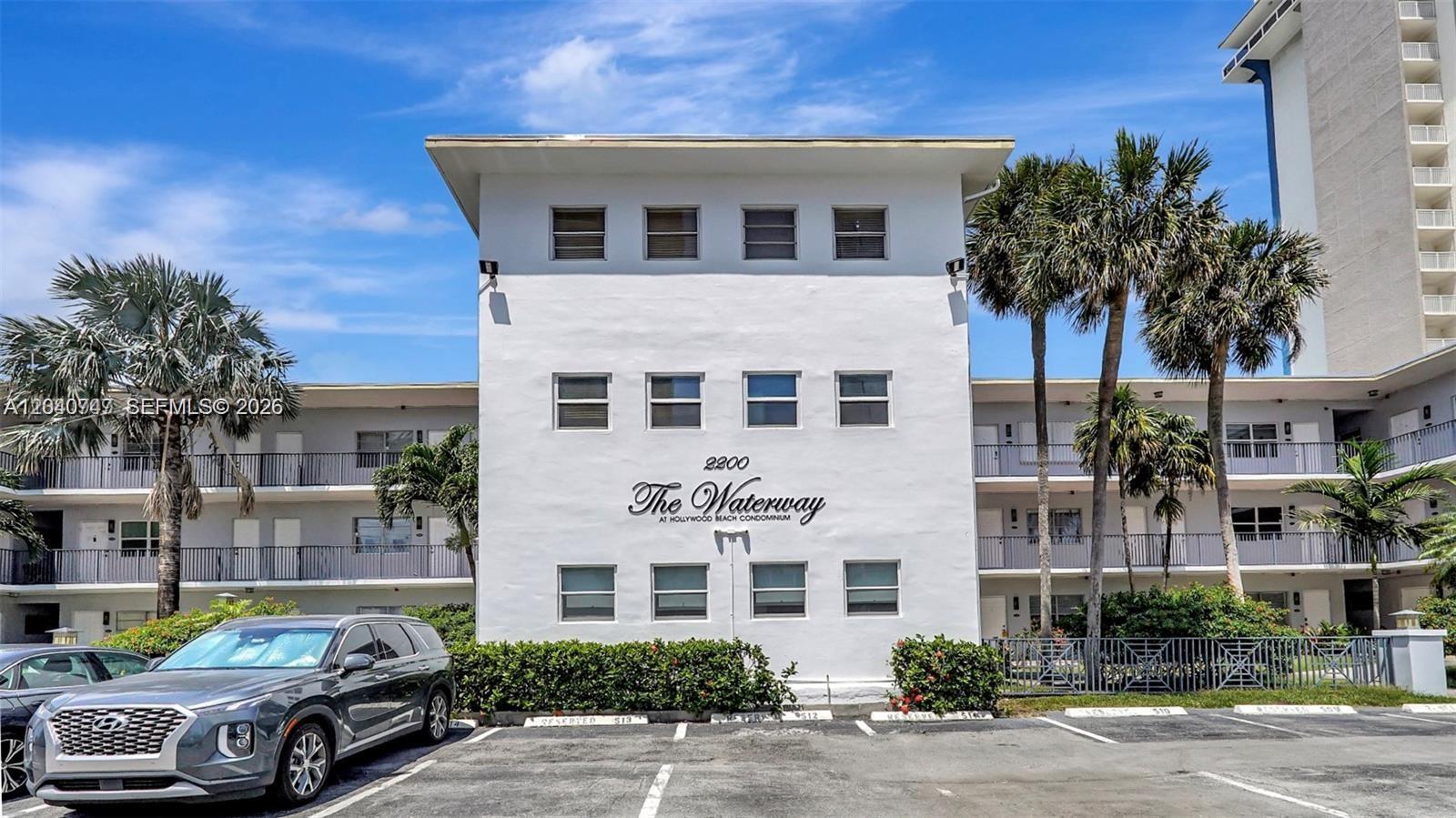Hollywood, FL 33019 photo 2