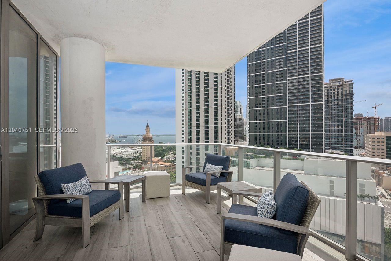 851 NE 1st Ave # 1711, Miami FL 33132 photo 2