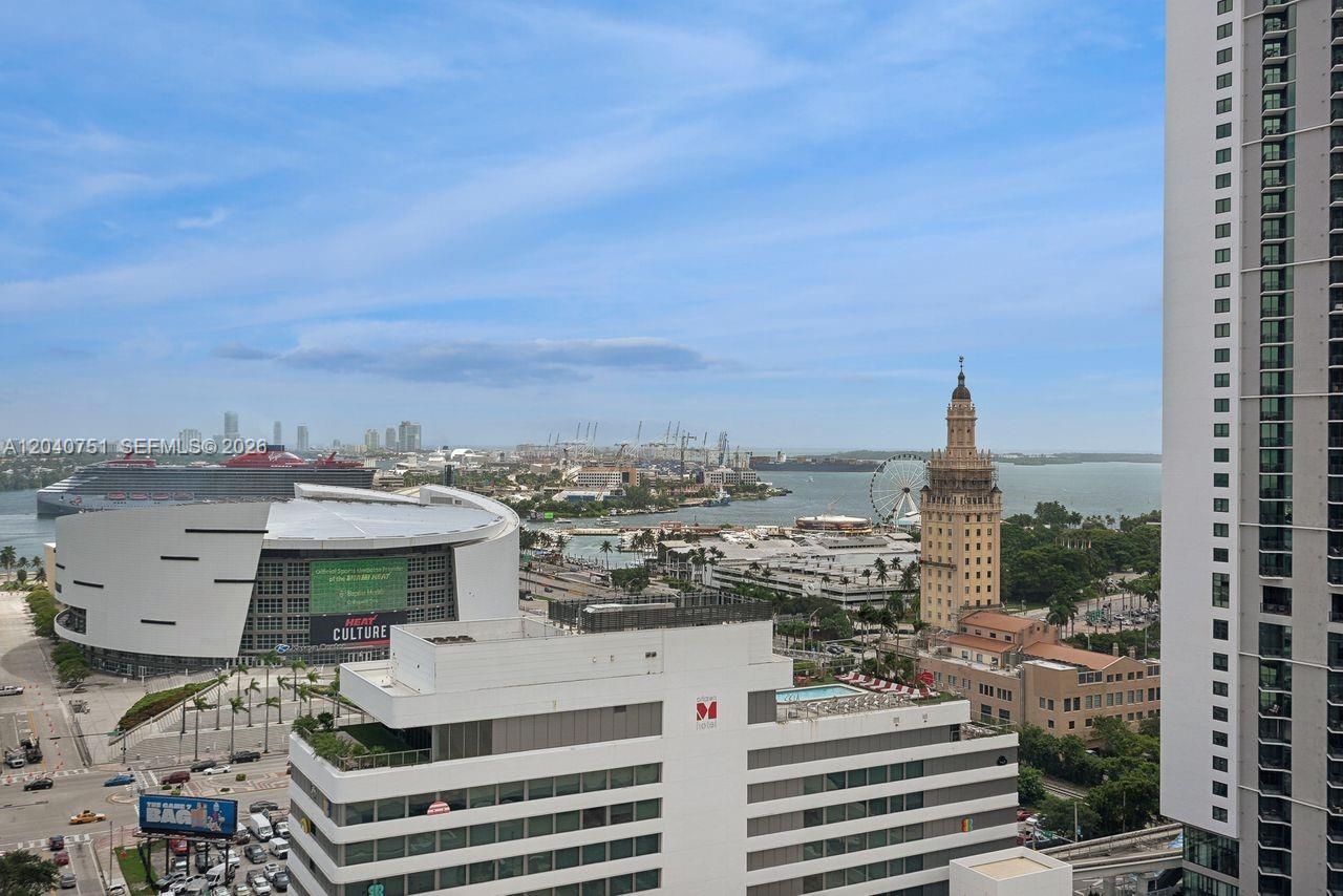851 NE 1st Ave # 1711, Miami FL 33132 photo 4