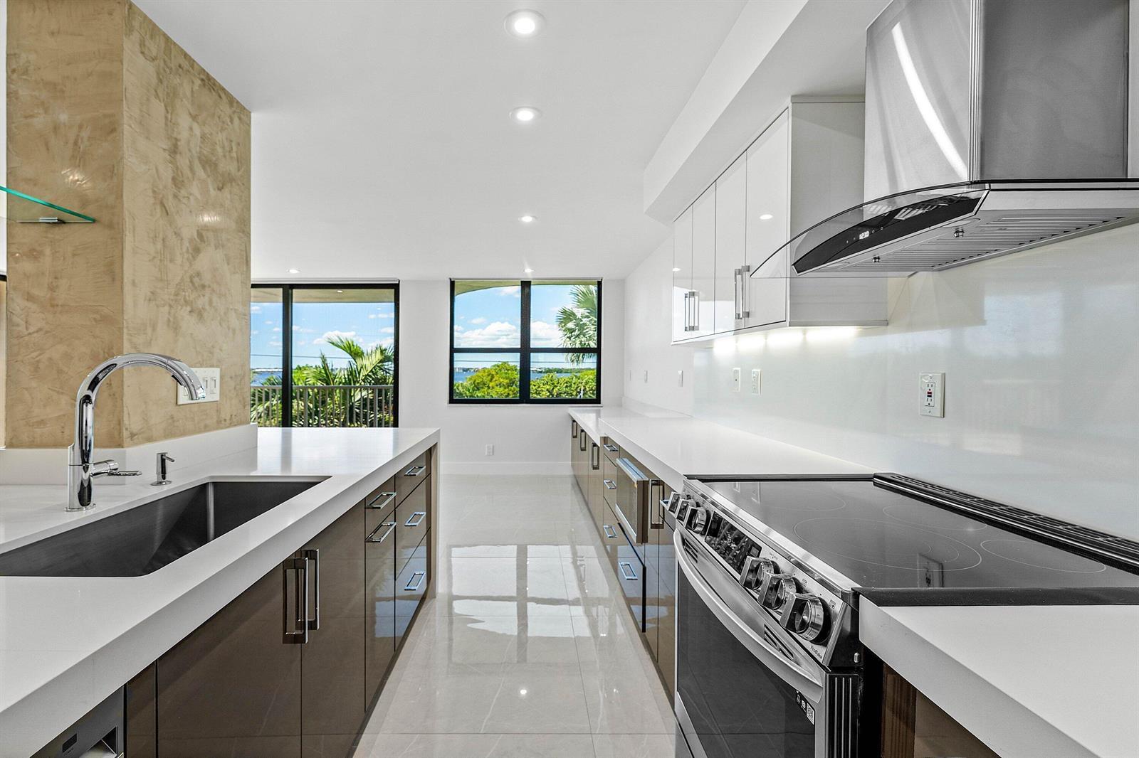 5480 N Ocean Drive, Singer Island FL 33404 photo 4