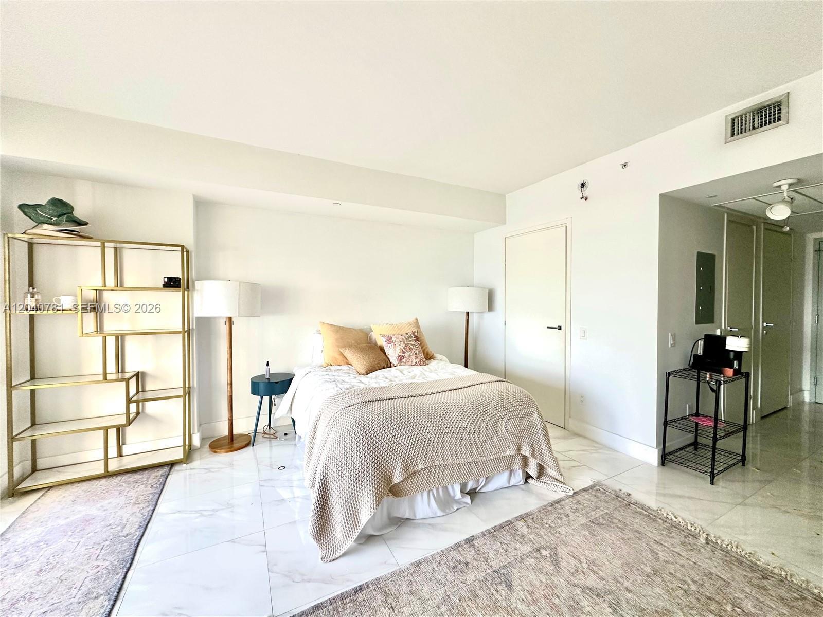 1300 Brickell Bay Dr # 2106, Miami FL 33131 photo 2