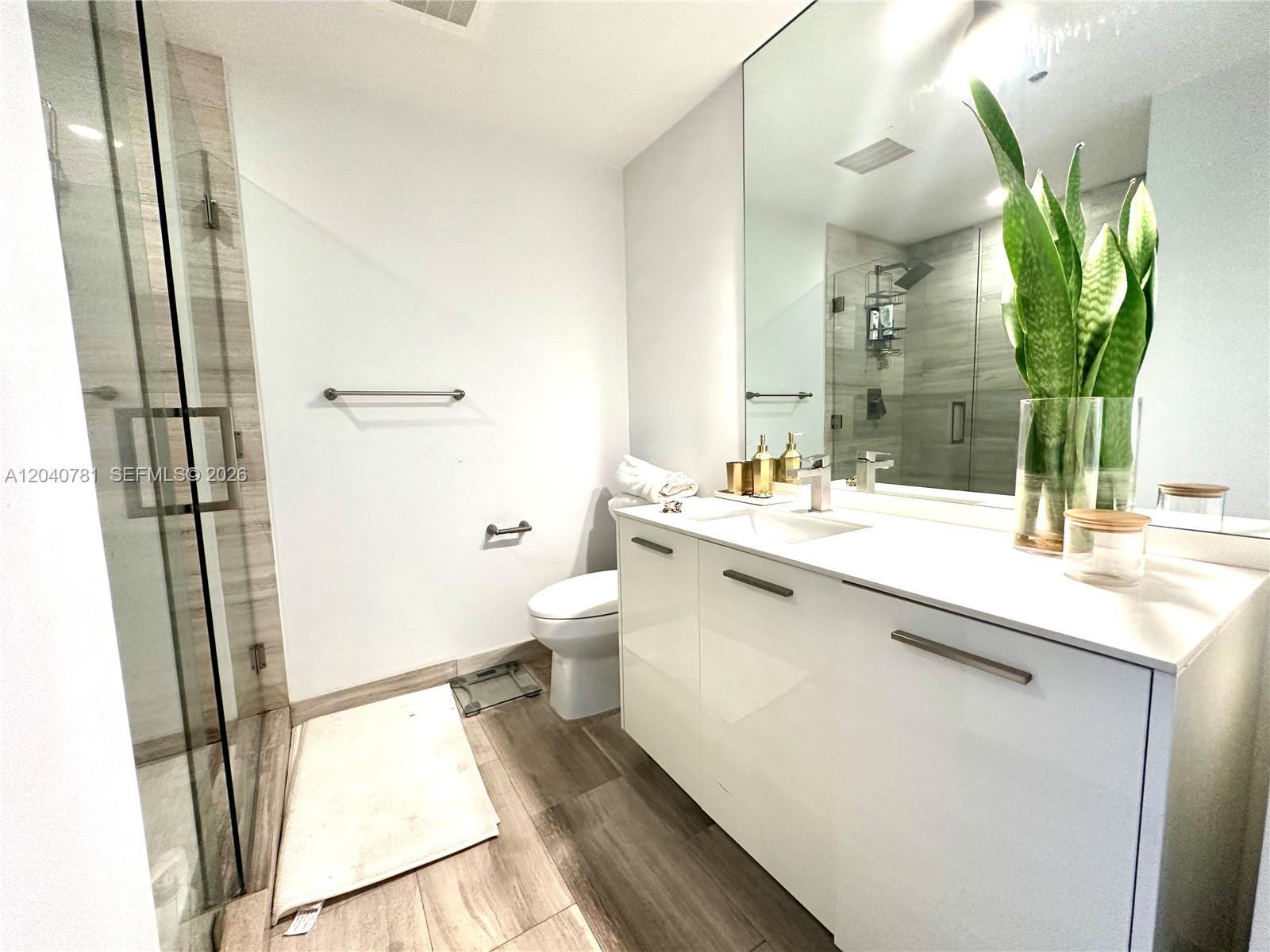 1300 Brickell Bay Dr # 2106, Miami FL 33131 photo 4