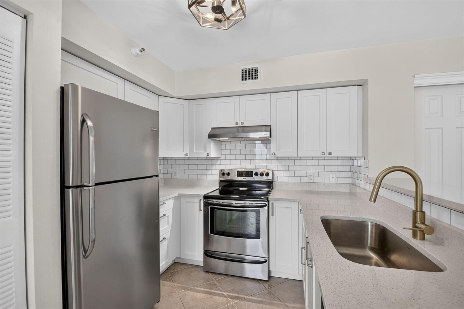 107 Yacht Club Way # 208, Hypoluxo FL 33462 photo 5