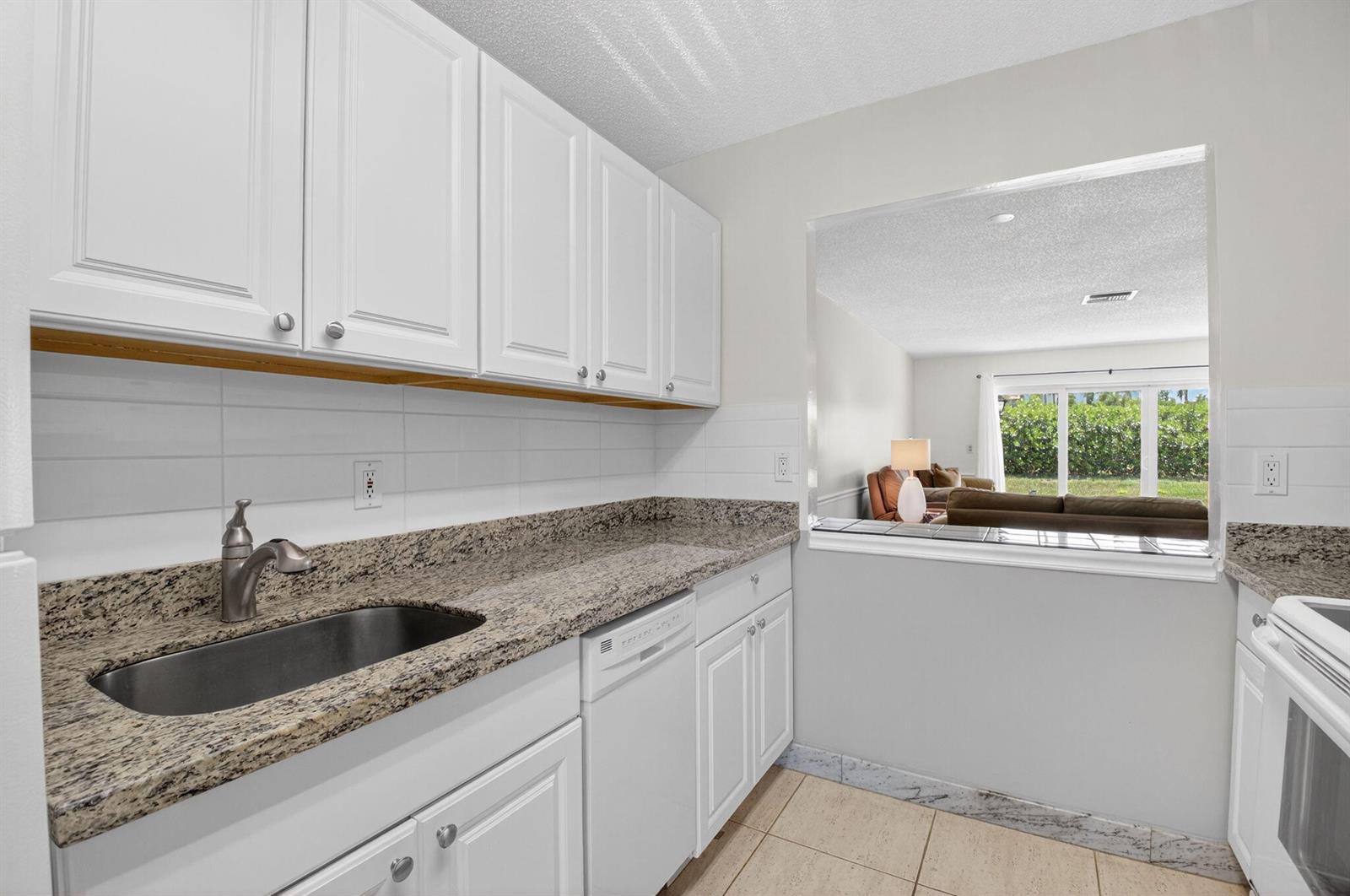 13984 Vía Flora # B, Delray Beach FL 33484 photo 3
