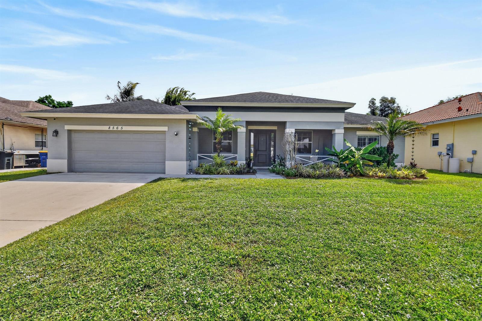 8565 SE Pinehaven Avenue, Hobe Sound FL 33455