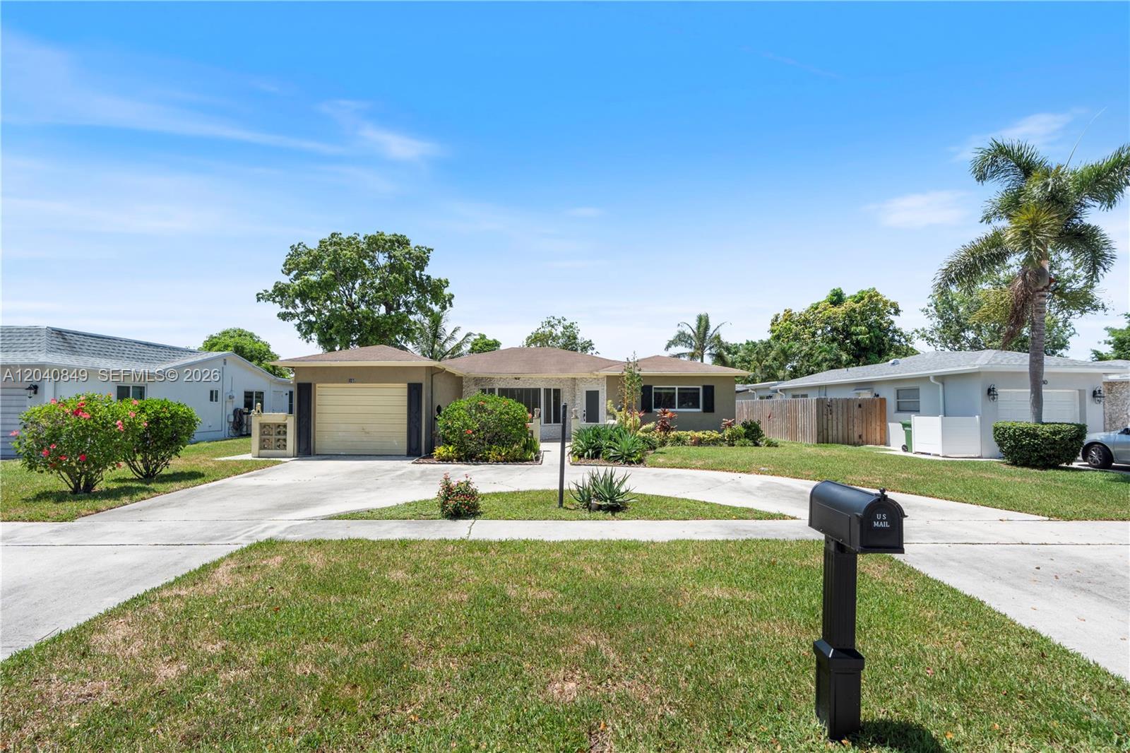 5160 SW 8th St, Margate FL 33068