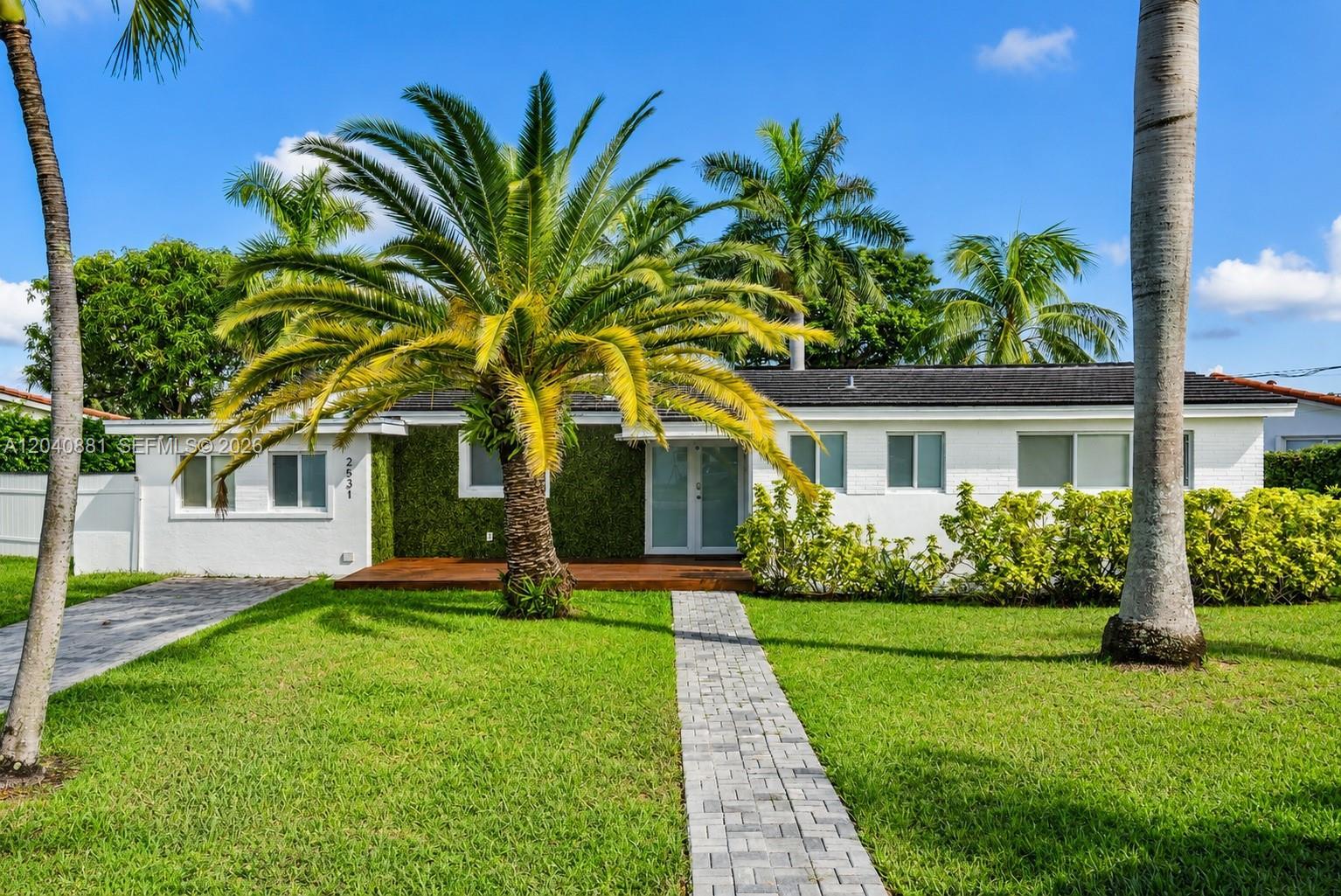 2531 NE 209th Ter, Aventura FL 33180 photo 2