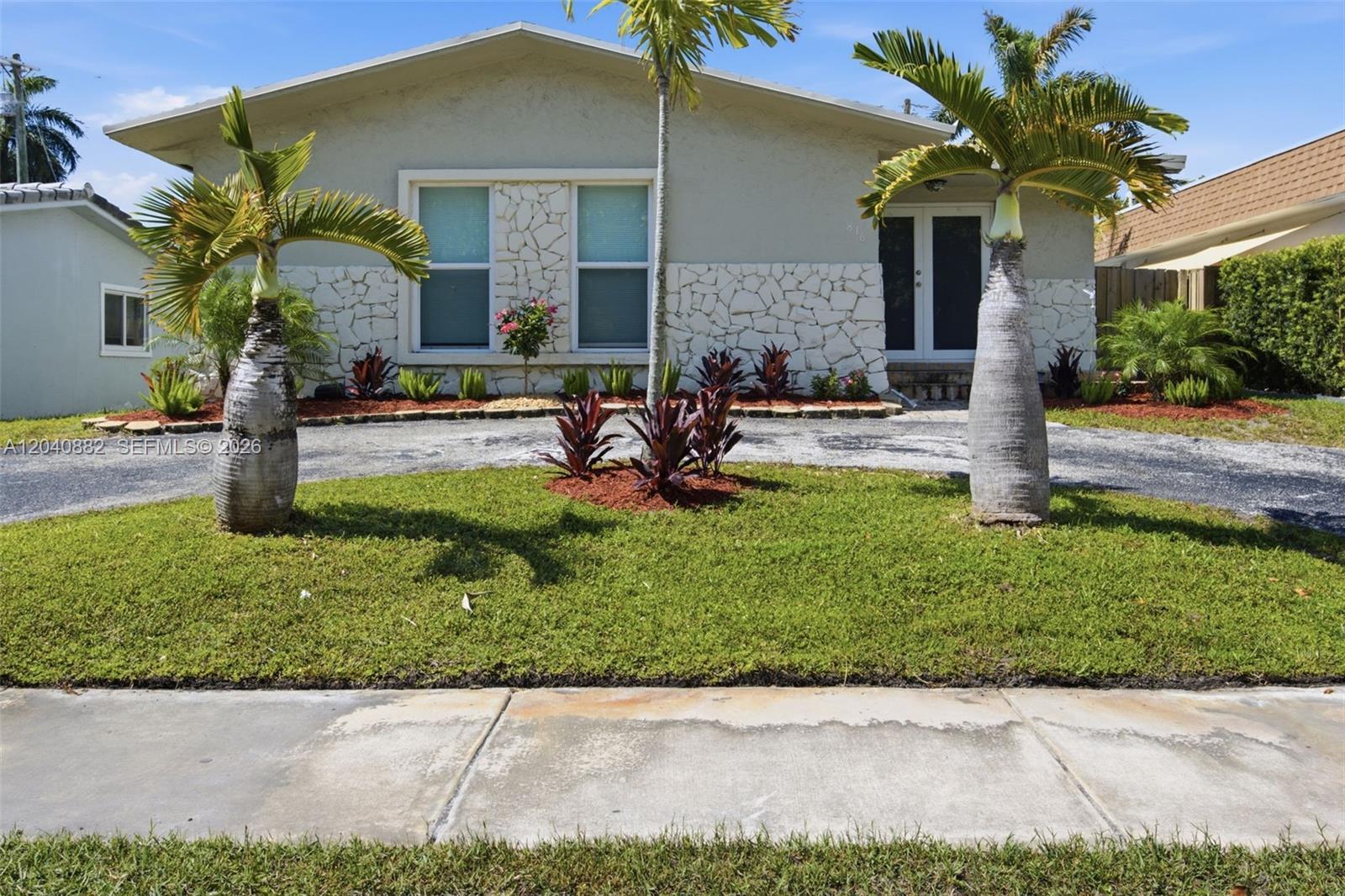 816 Johnson St, Hollywood FL 33019 photo 3