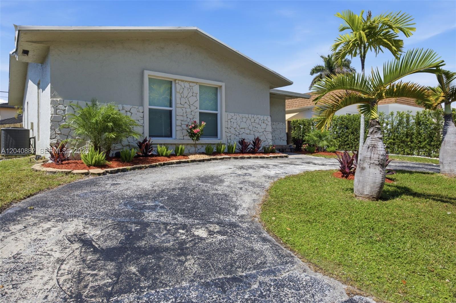 816 Johnson St, Hollywood FL 33019 photo 5