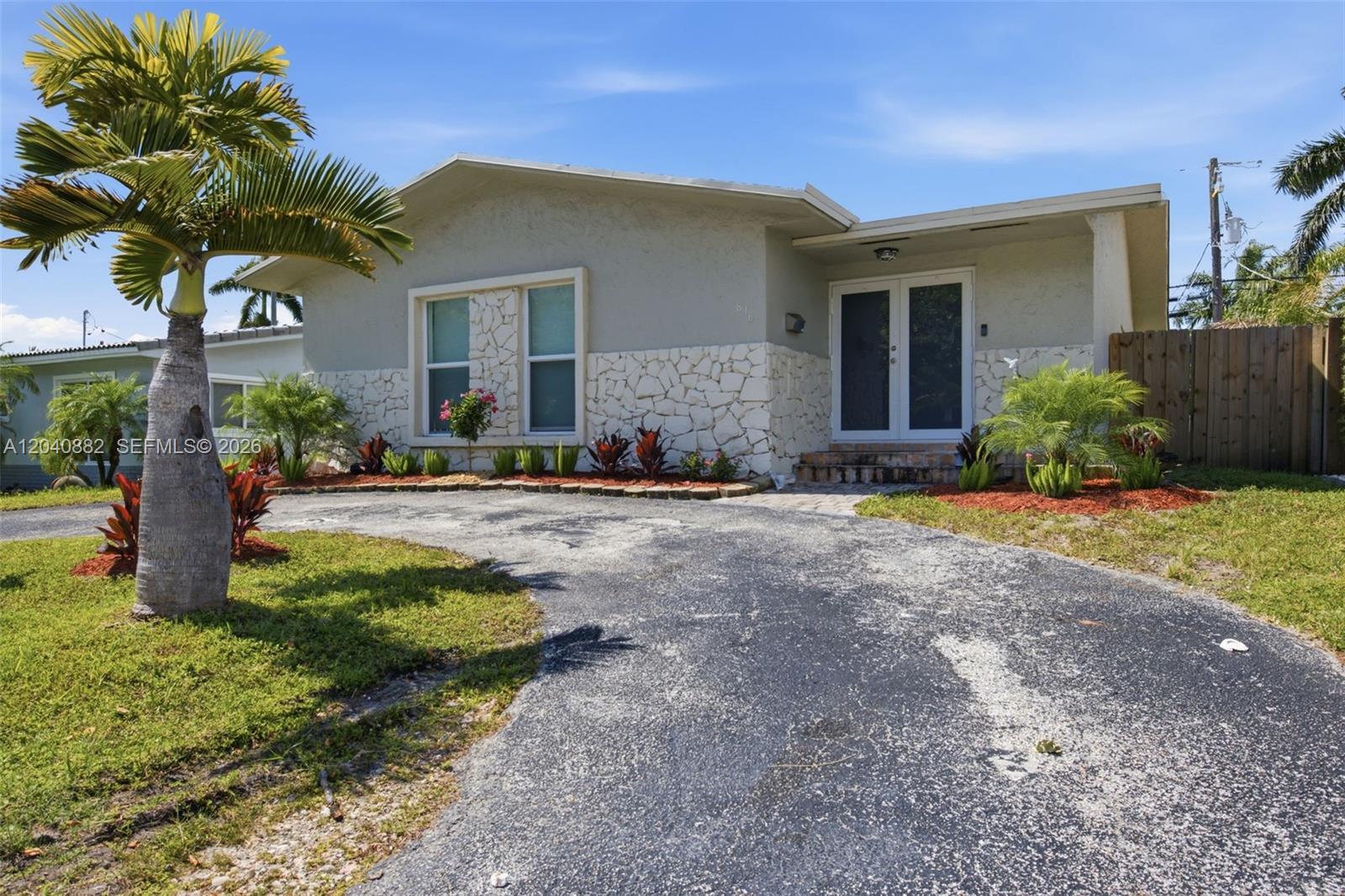 816 Johnson St, Hollywood FL 33019 photo 4