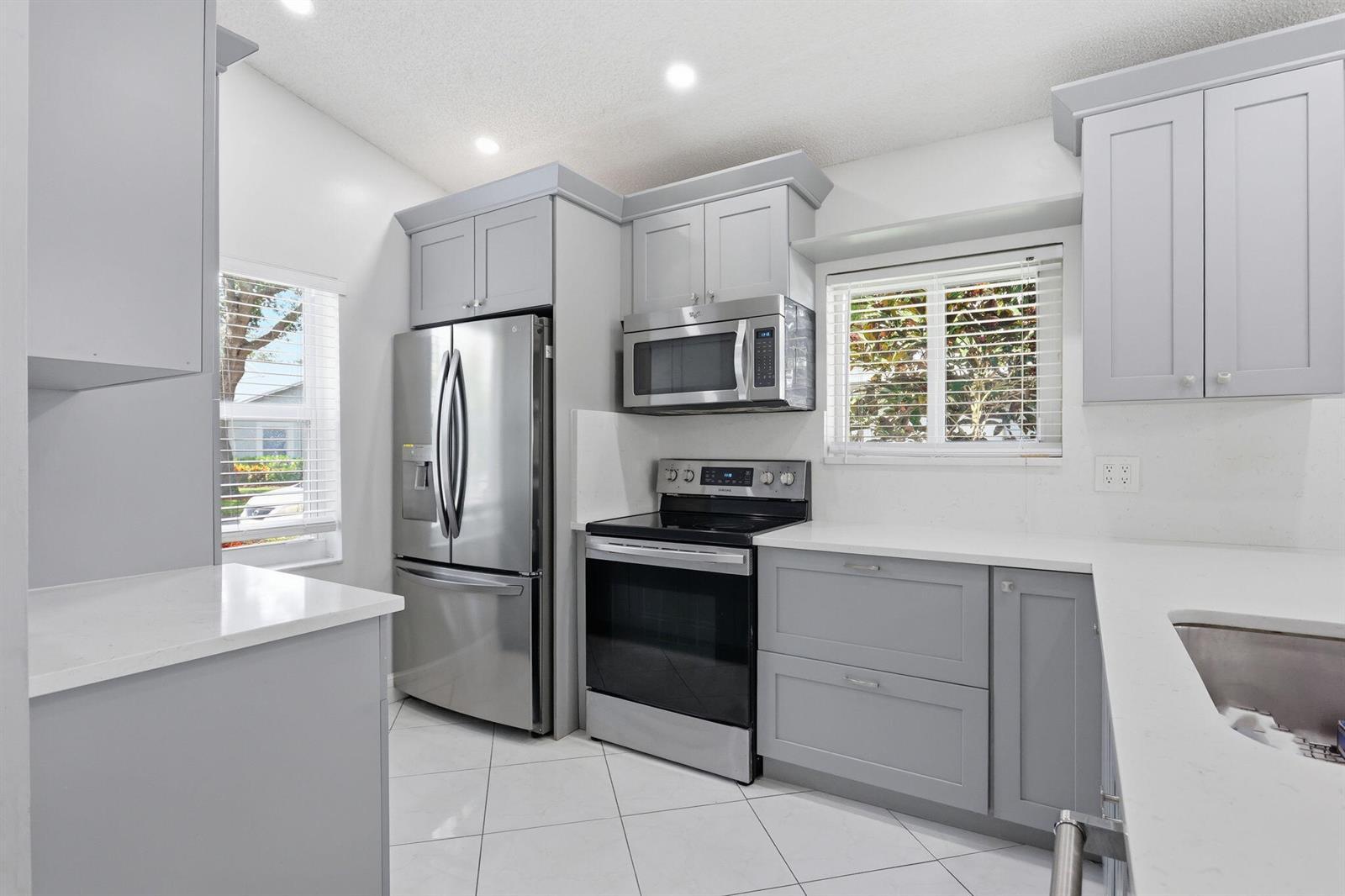 8621 Jasmine Way, Boca Raton FL 33496 photo 2