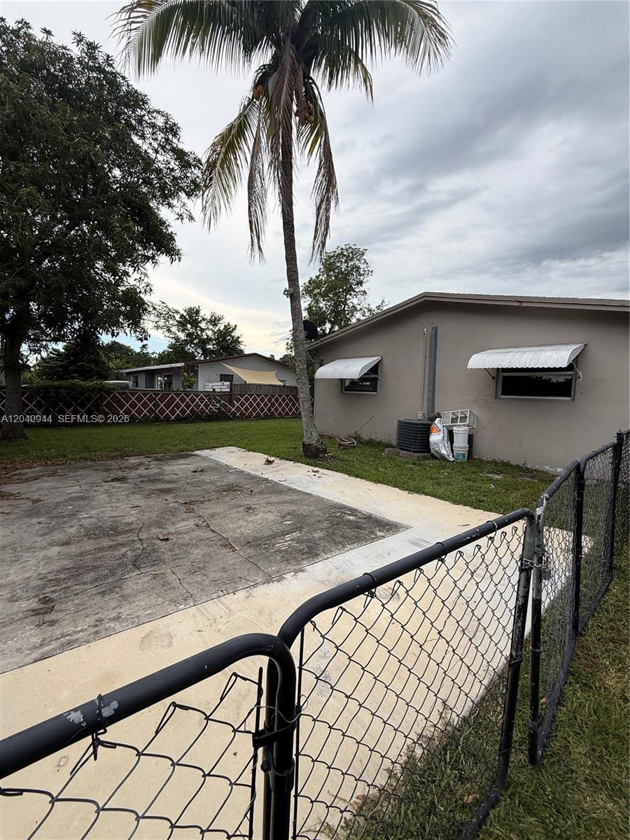 300 SW 9th Ave # A, Hallandale Beach FL 33009 photo 2