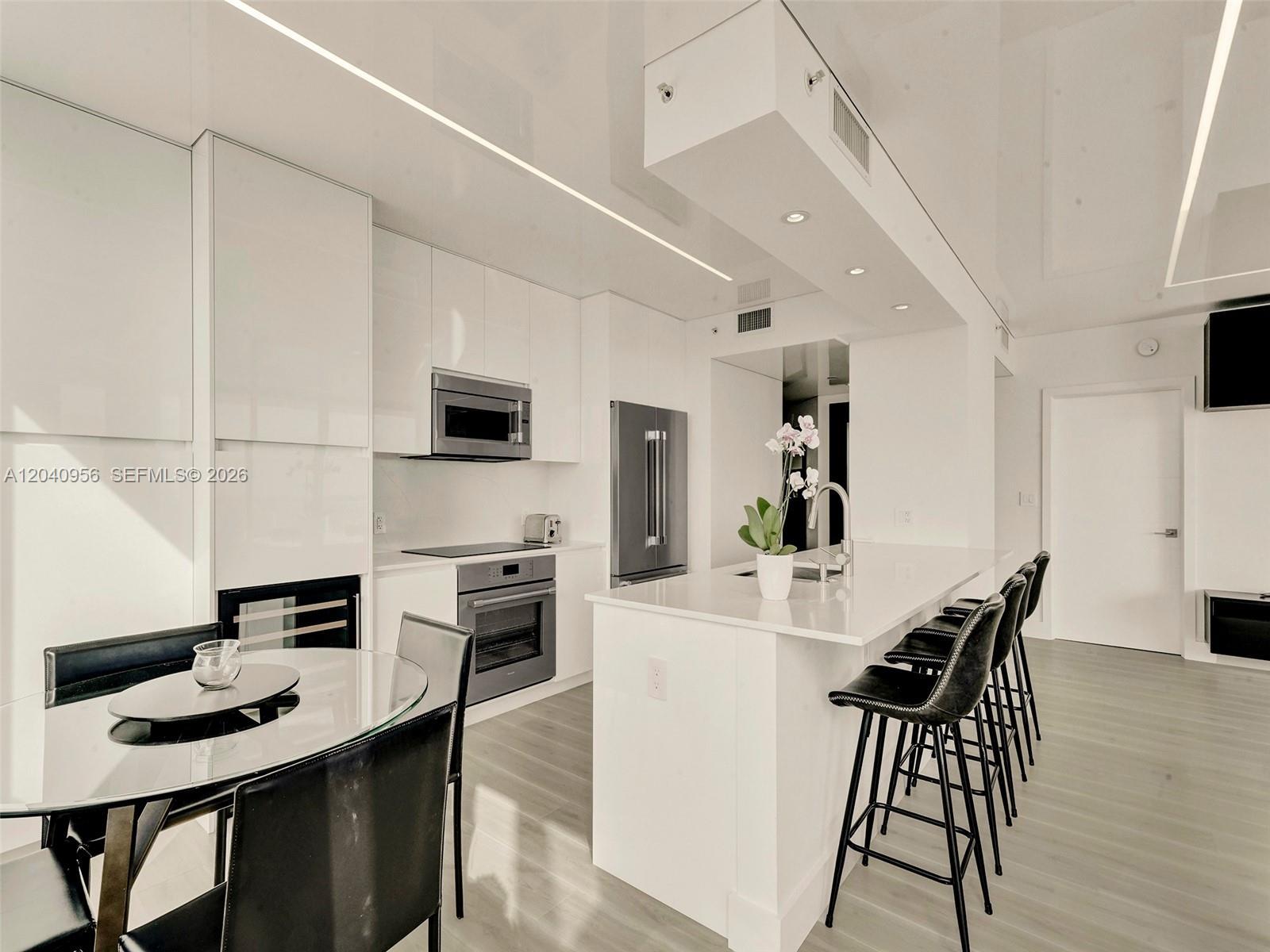 6365 Collins Ave # 2407, Miami Beach FL 33141 photo 2