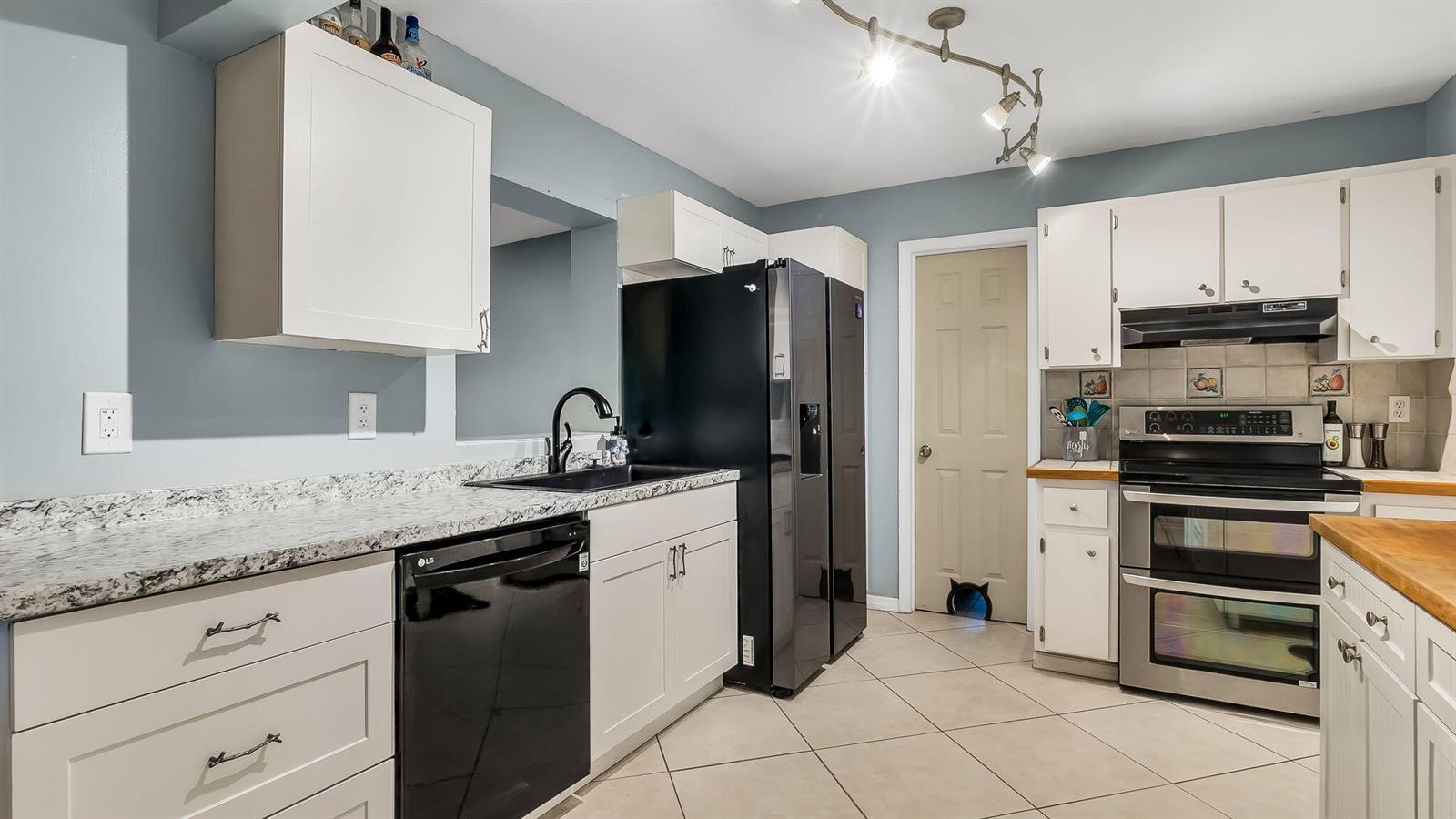 5298 2nd Road, Lake Worth FL 33467 photo 2