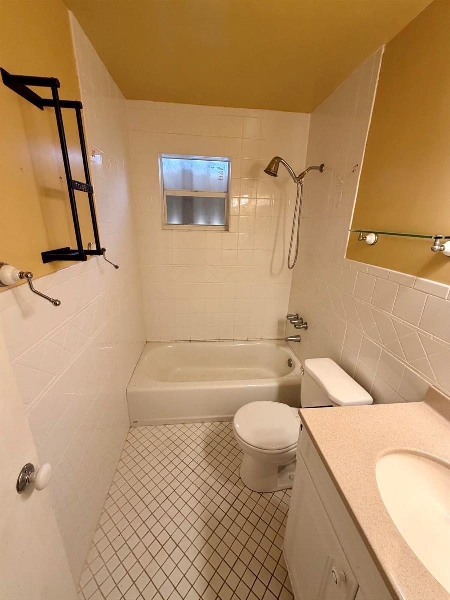 1410 N 67th Terrace, Hollywood FL 33024 photo 5