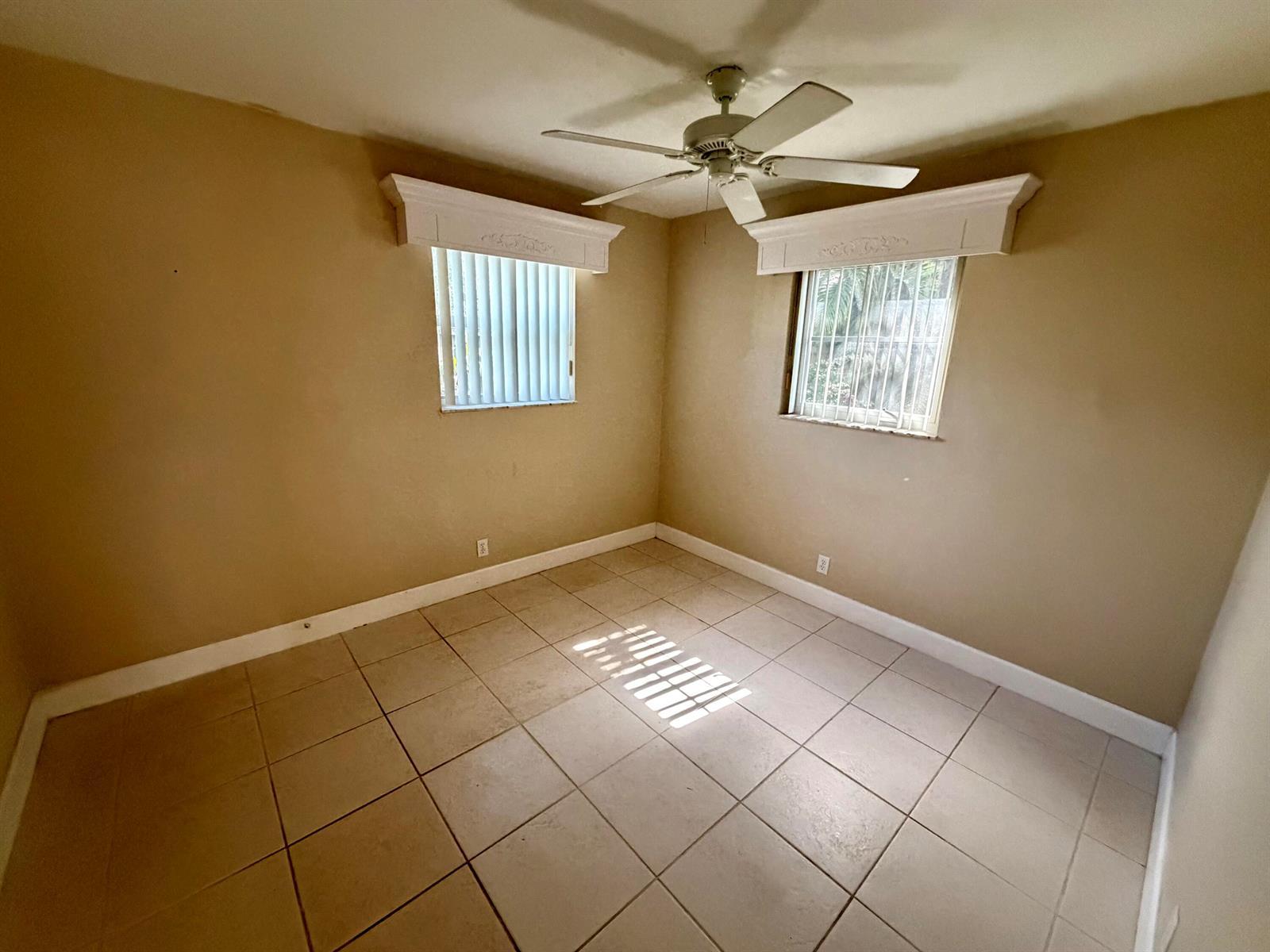 1410 N 67th Terrace, Hollywood FL 33024 photo 4
