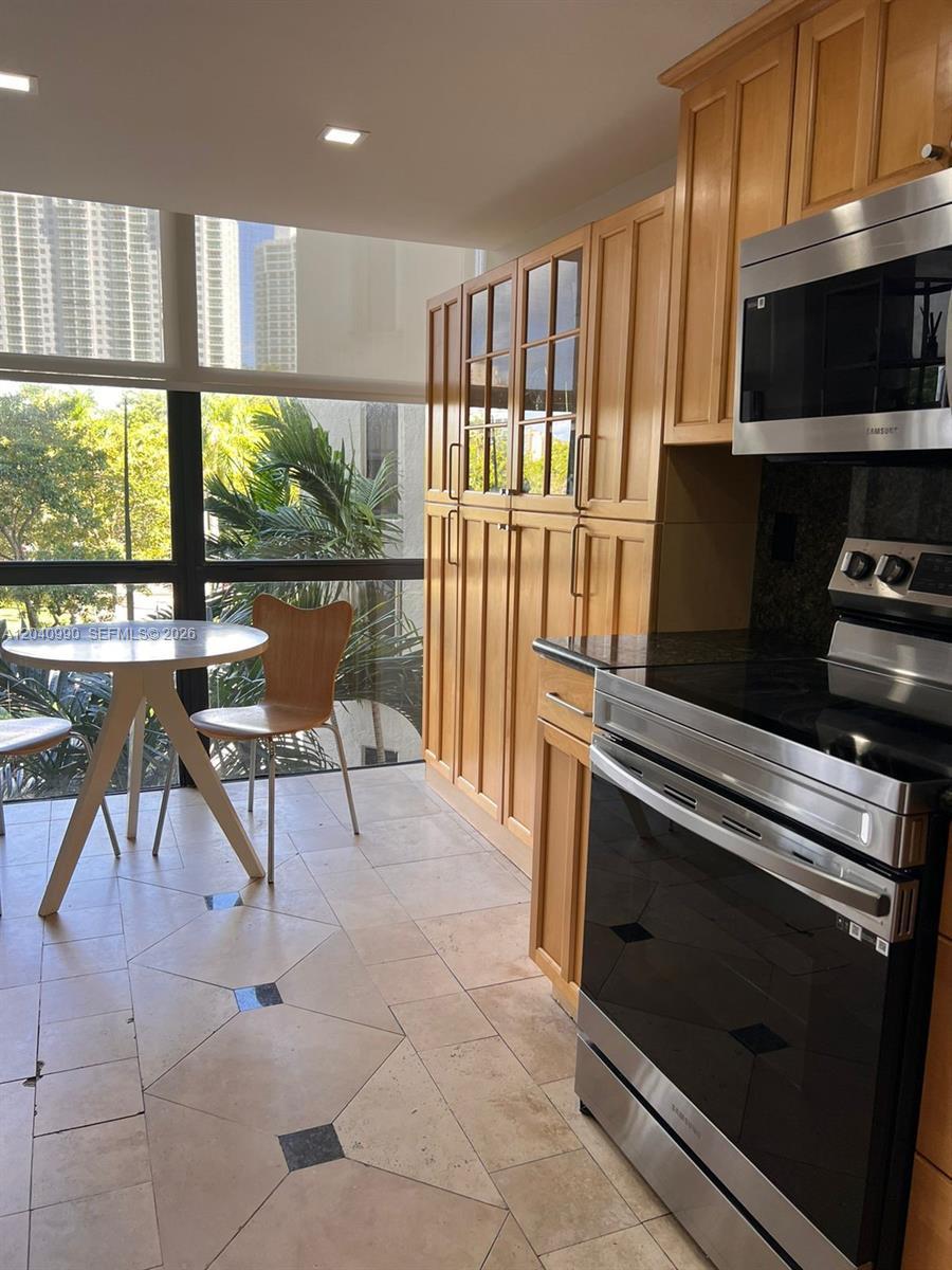 18181 NE 31st ct # 305, Aventura FL 33160