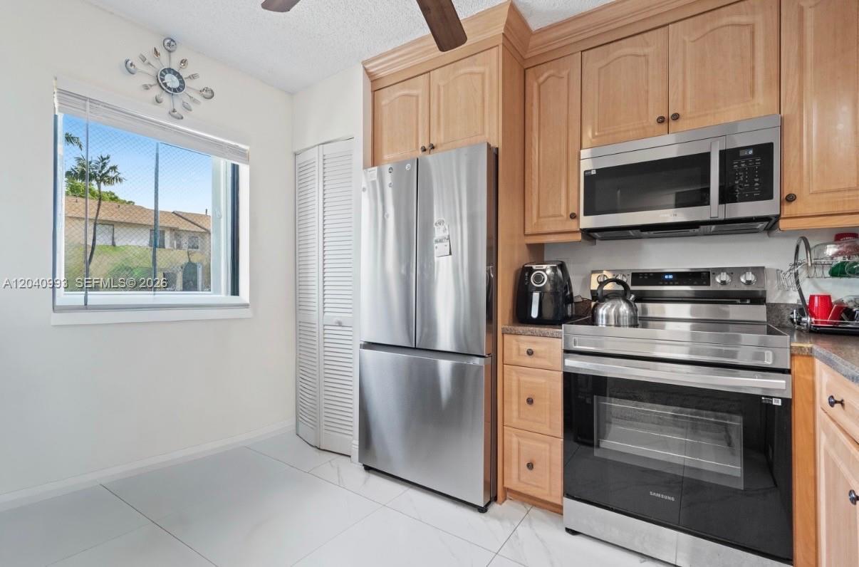 232 NW 60th Ave # 232, Margate FL 33063 photo 2