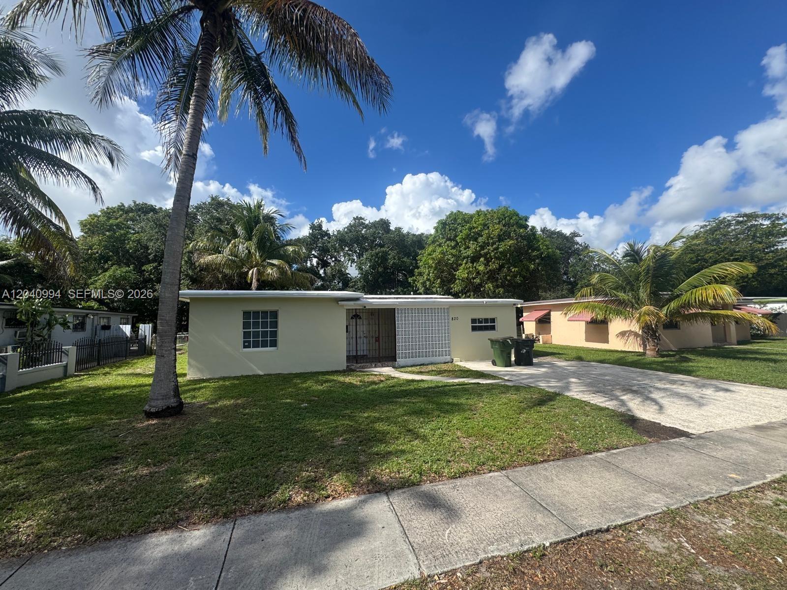 820 NE 141st St, North Miami FL 33161