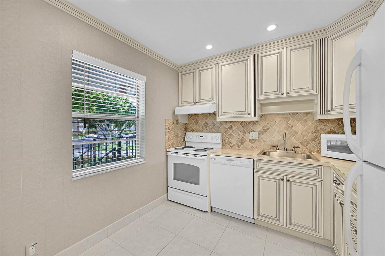 23 Abbey Lane # 202, Delray Beach FL 33446 photo 4