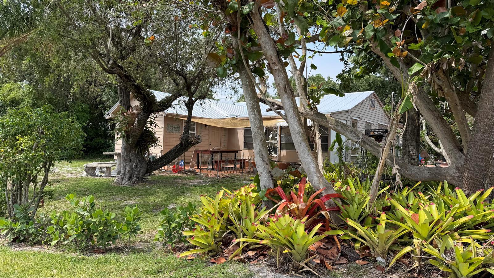 2509 N Old Dixie Highway, FL 34946