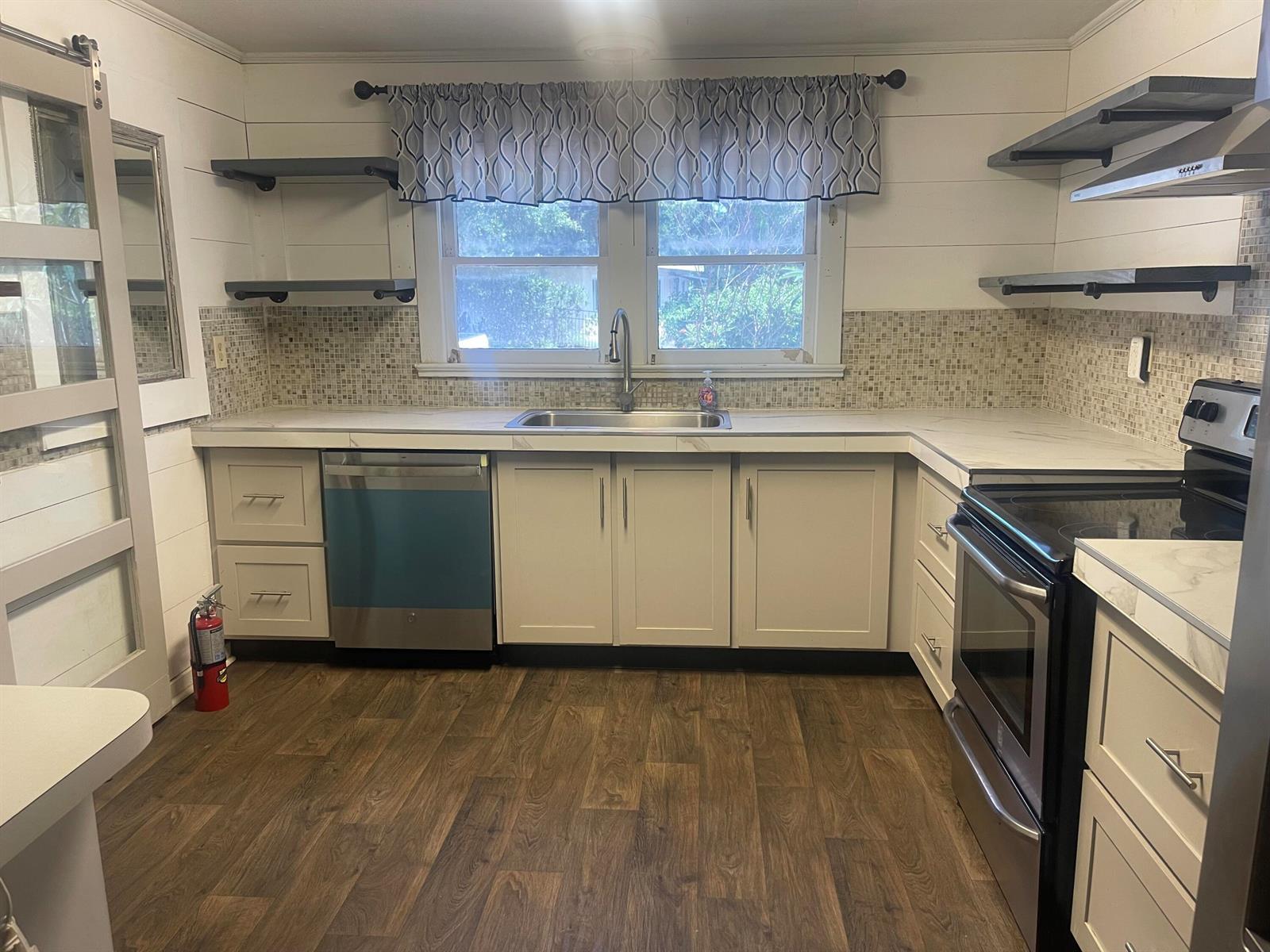 2509 N Old Dixie Highway, FL 34946 photo 4