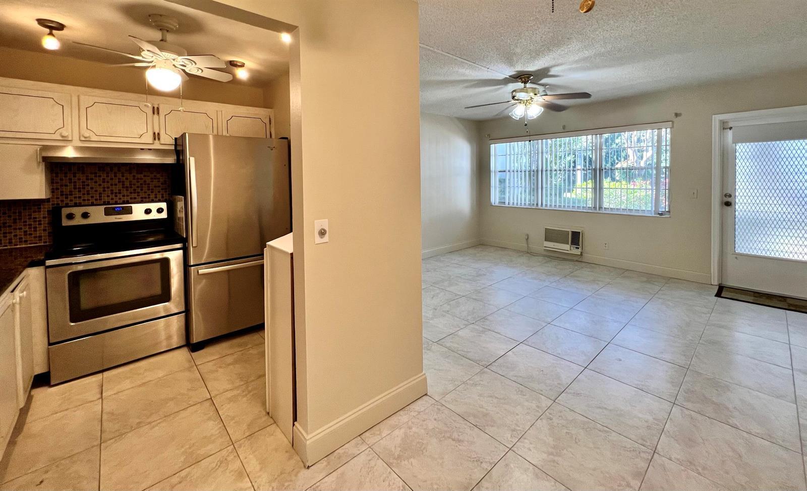 94 Windsor E, West Palm Beach FL 33417 photo 3