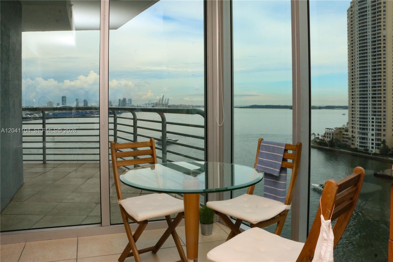 325 S Biscayne Blvd # 1523, Miami FL 33131 photo 2