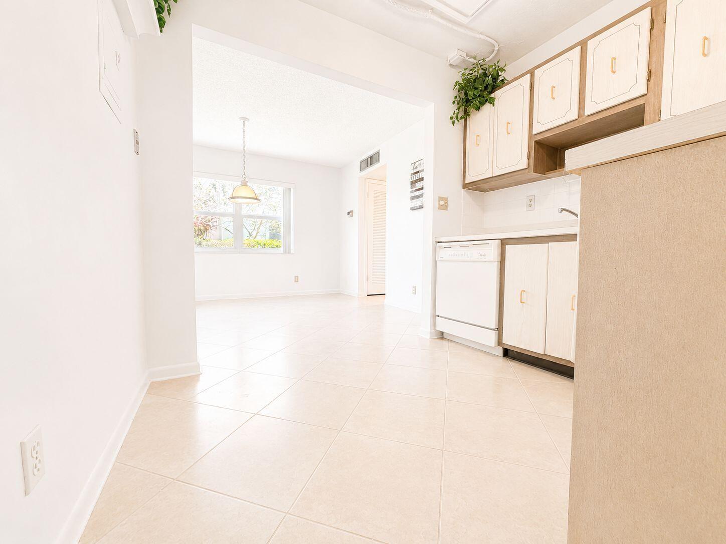 359 Capri H # 359, Delray Beach FL 33484 photo 4