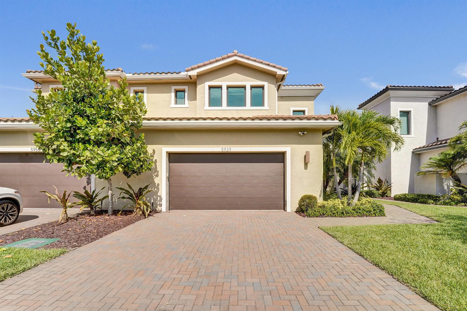5939 Brookfield Circle W, Hollywood FL 33312