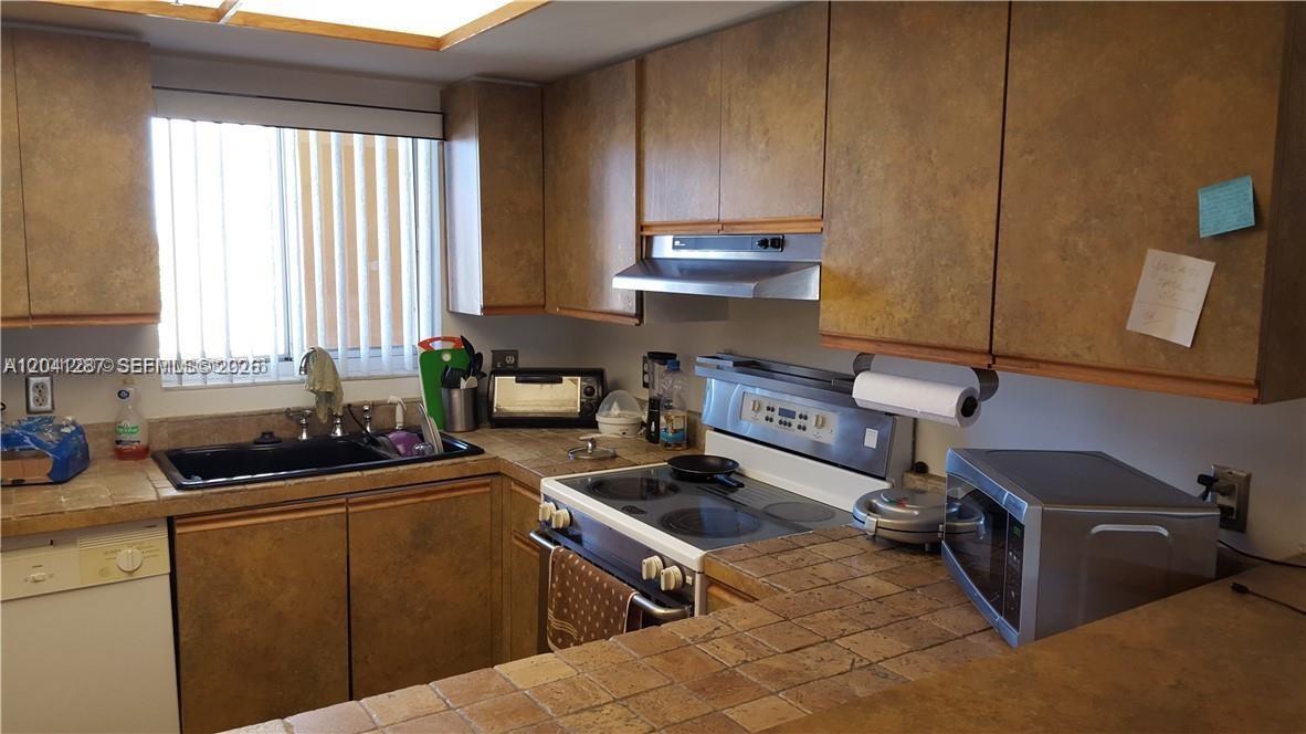 201 NW 7th St # 408, Miami FL 33136 photo 3