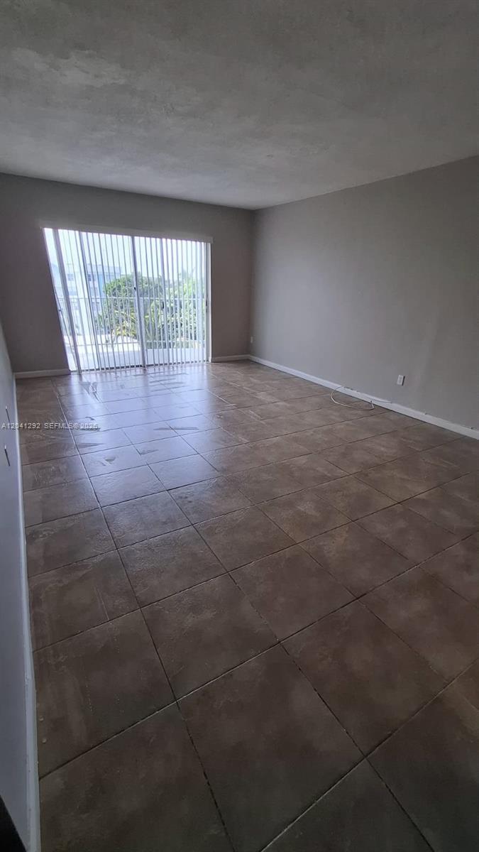 496 NW 165th St Rd # 612, Miami FL 33169