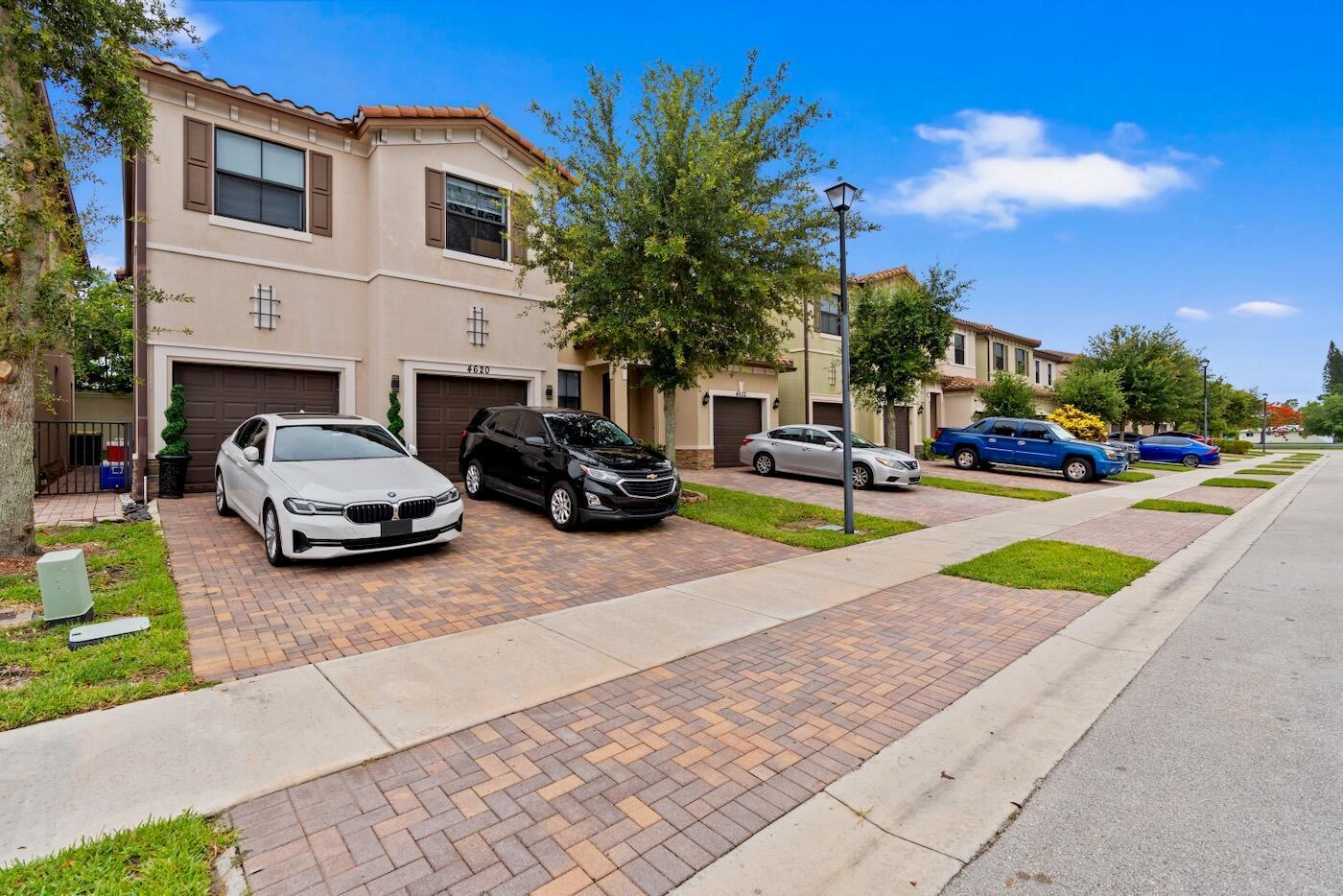 4620 NW 58th Street, Tamarac FL 33319 photo 2