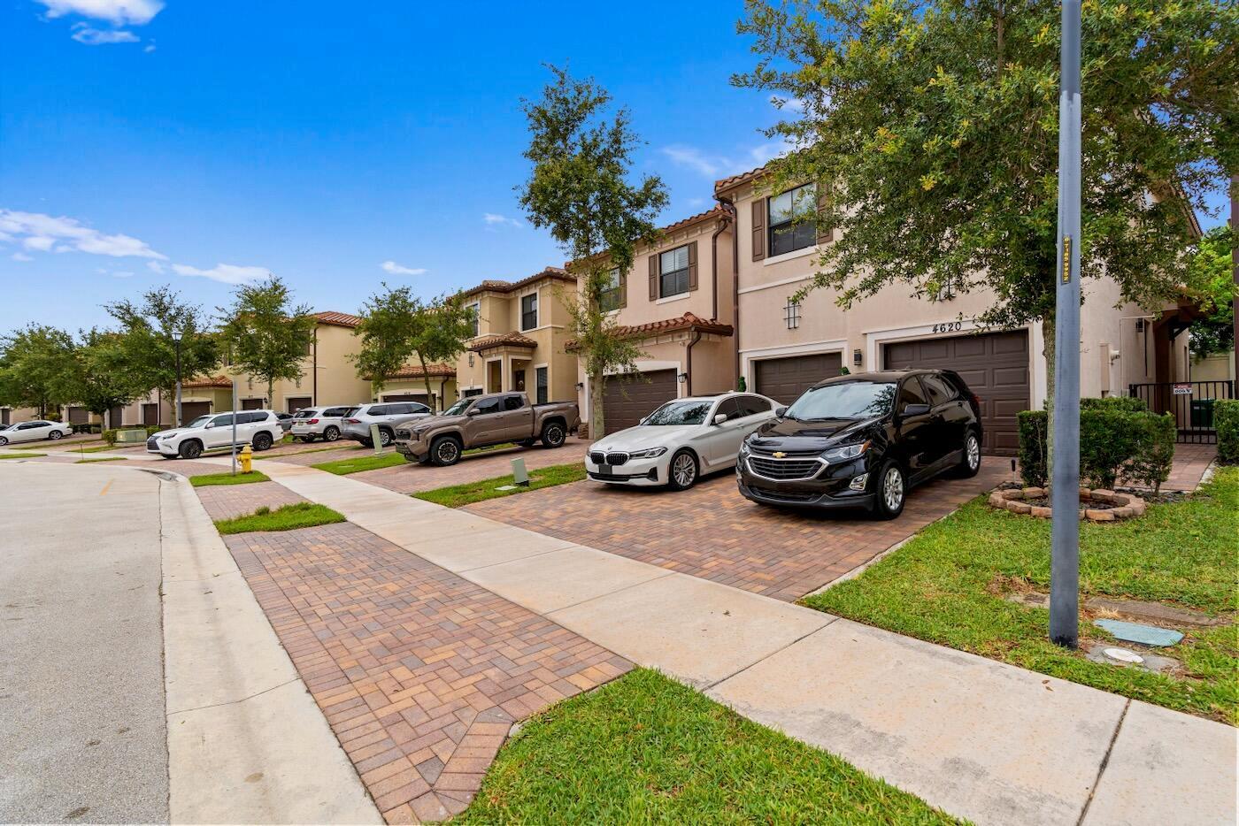 4620 NW 58th Street, Tamarac FL 33319 photo 3
