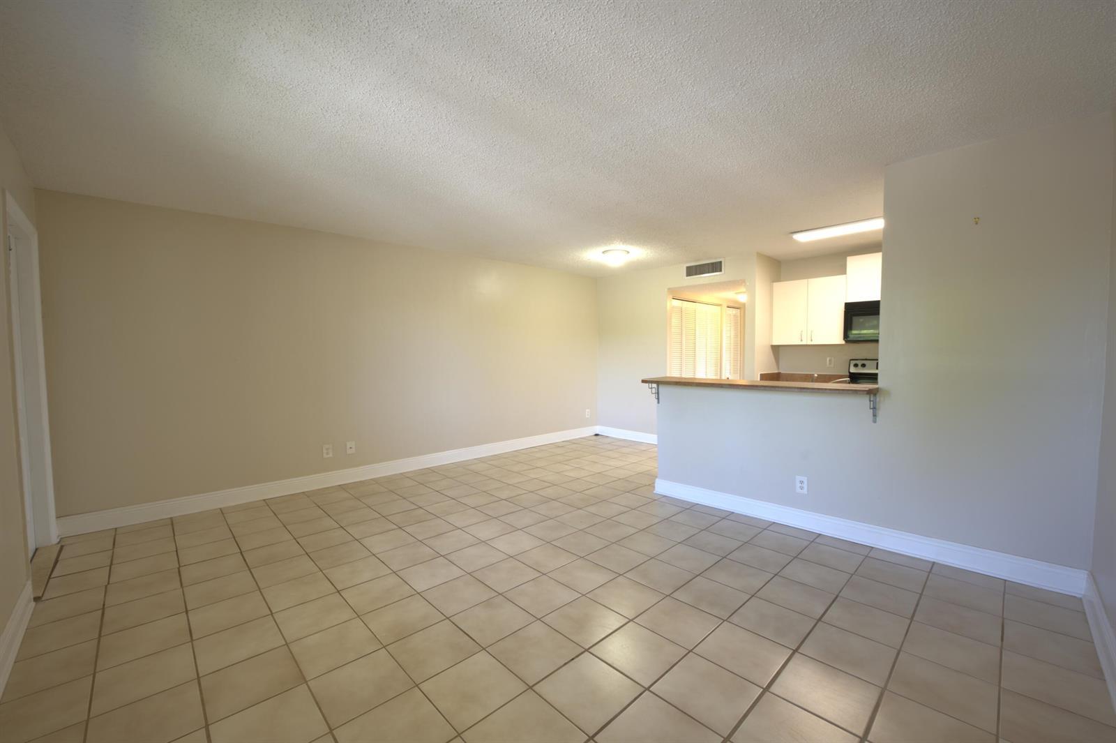 1523 Meadows Circle W, Boynton Beach FL 33436 photo 4