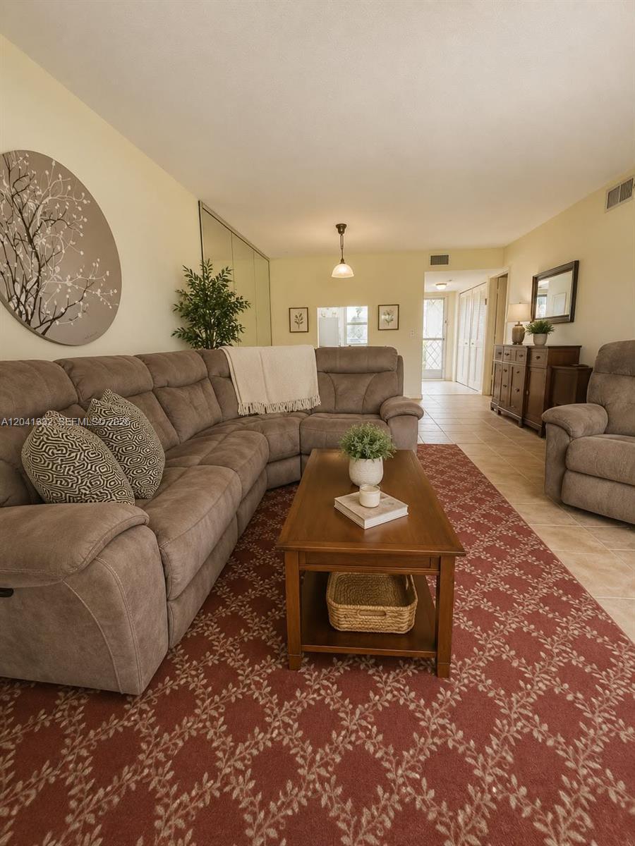 20 Abbey Ln # 101, Delray Beach FL 33446 photo 2