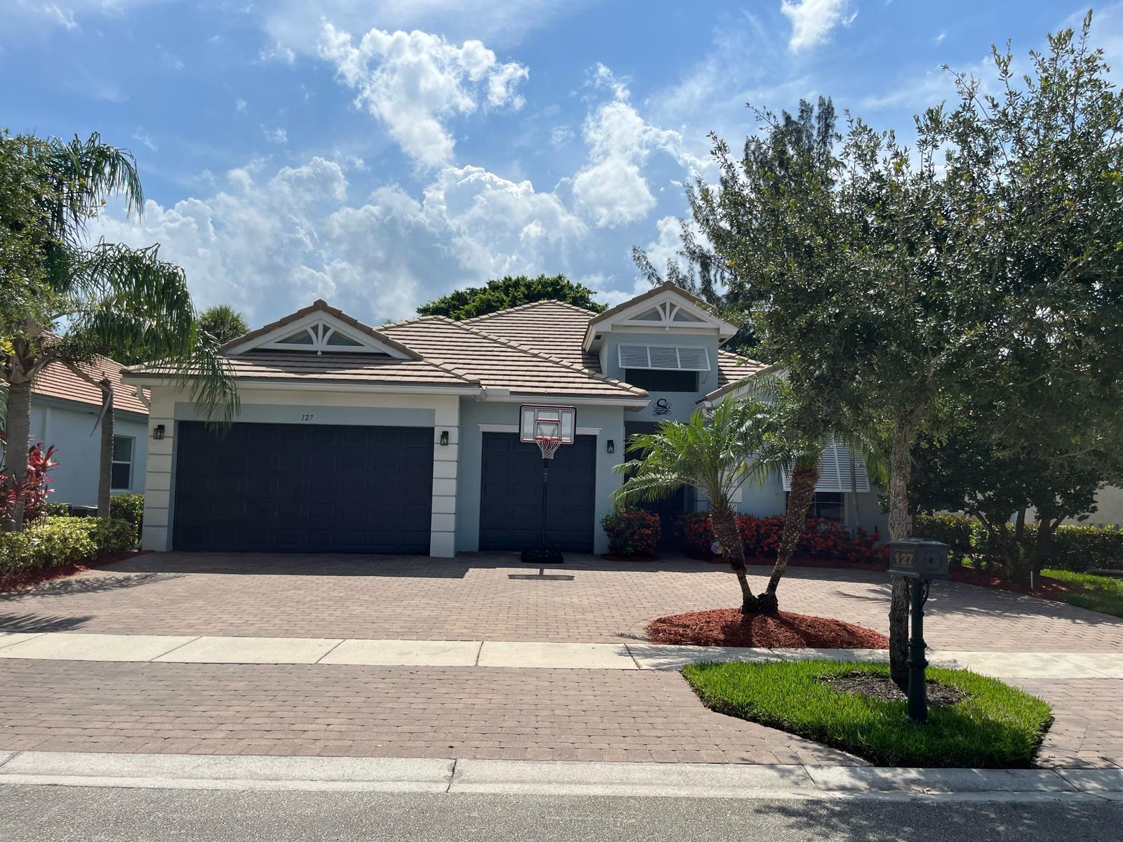 127 Palm Beach Plantation Boulevard, West Palm Beach FL 33411 photo 2