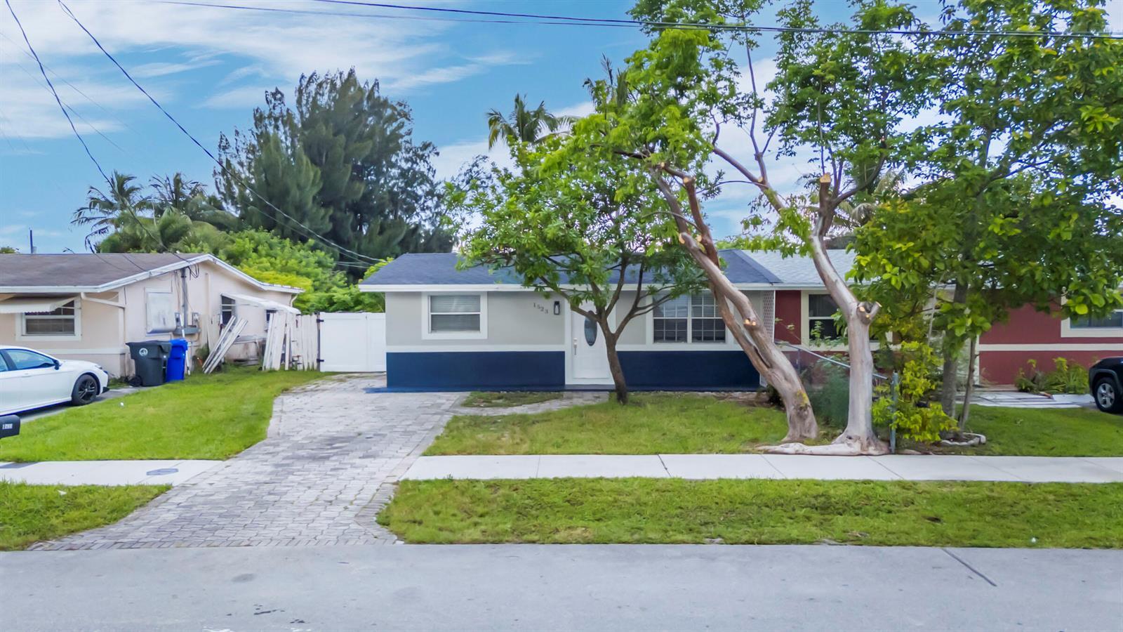 1523 SW 68th Way, North Lauderdale FL 33068 photo 2