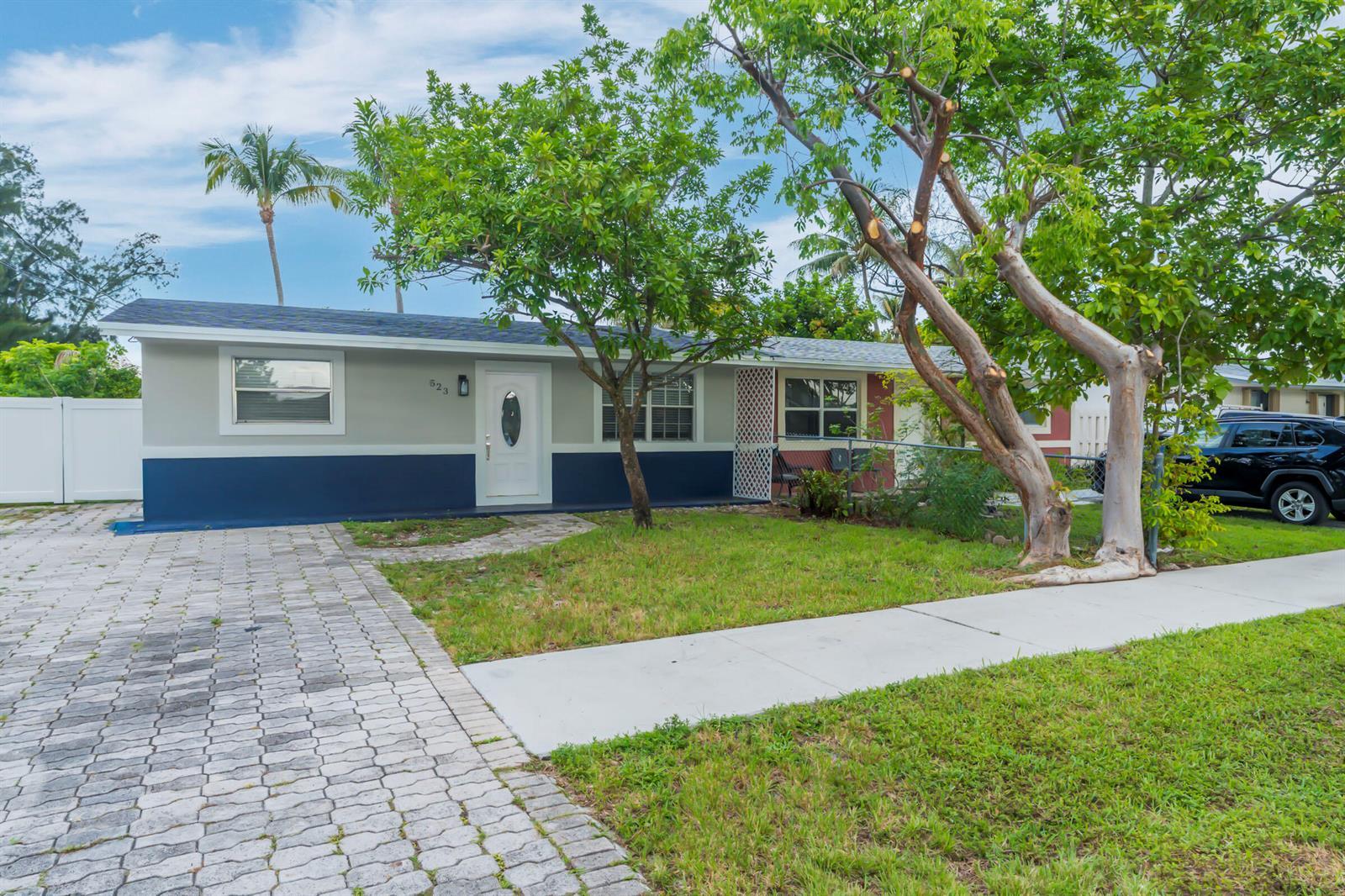 1523 SW 68th Way, North Lauderdale FL 33068