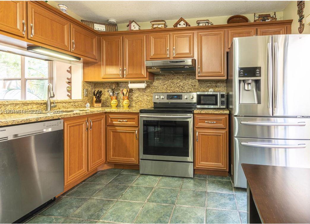 11938 NW 12th St, Pembroke Pines FL 33026 photo 2