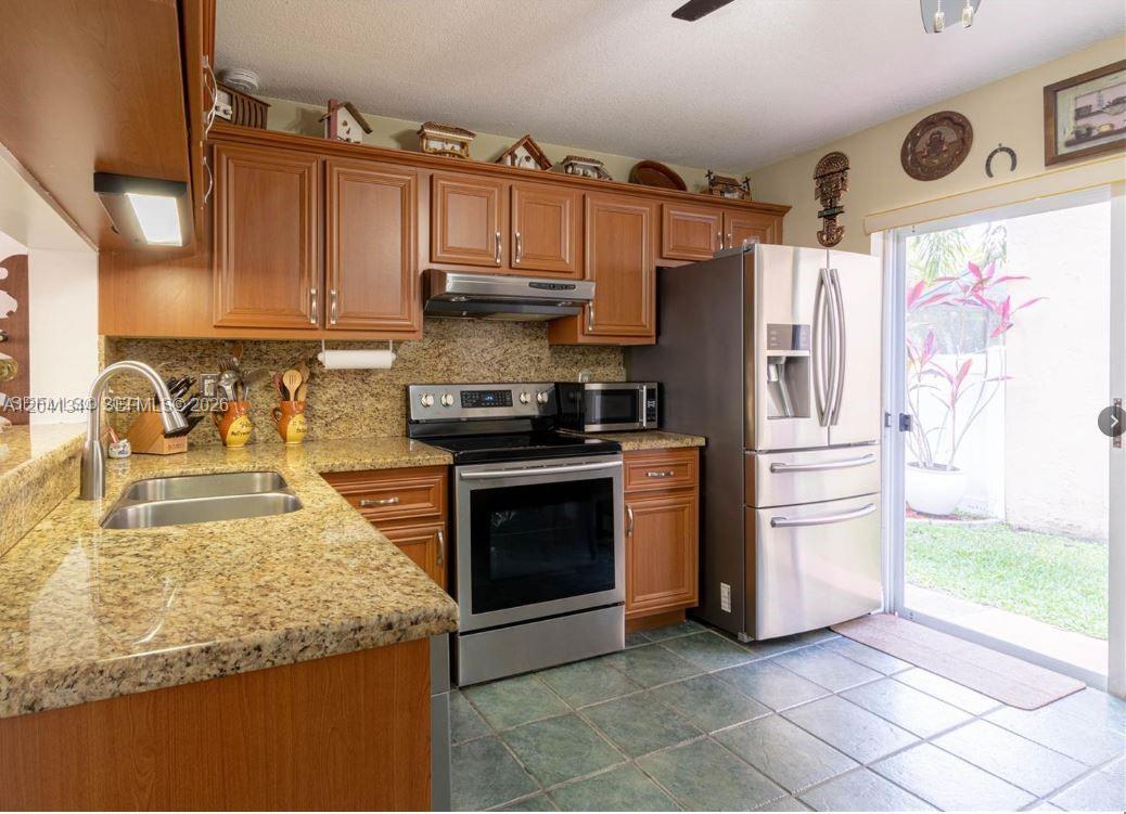 11938 NW 12th St, Pembroke Pines FL 33026 photo 3
